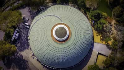 Pavilhão Rosa Mota em Porto, arena desportiva com vista exterior moderna