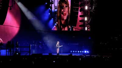 Taylor Swift opptrer på scenen – om ektepakt og formue for norske par
