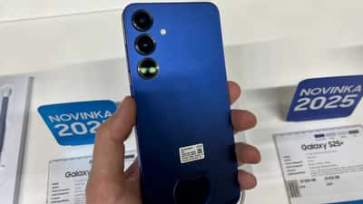 Samsung Galaxy Smartphone auf weißem Hintergrund – Elektronik-Experten bewerten ALDI-Angebote in Österreich