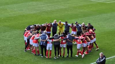 Entraînement du Sport Lisboa e Benfica au Benfica Campus de Seixal, enjeux du droit sportif international