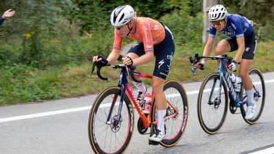 Demi Vollering en compétition lors du Tour de France Femmes
