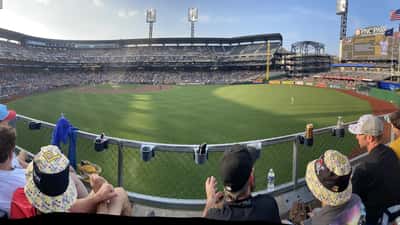 Partido de béisbol en el PNC Park de Pittsburgh, estadio de los Pittsburgh Pirates