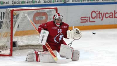 HC Ajoie licencie son entraîneur : ce que la loi suisse dit sur la rupture de contrat dans le sport professionnel
