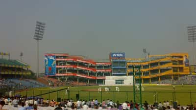 Estádio Feroz Shah Kotla em Delhi, cenário de críquete internacional entre a Índia e as Índias Ocidentais
