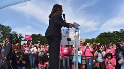 Kamala Harris, tidligere visepresident, sikter mot presidentvalget i 2028
