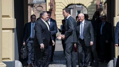 Mark Rutte ja Yhdysvaltain ulkoministeri Mike Pompeo diplomaattisessa kokouksessa
