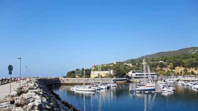 Embarcações de pesca na Marina de Sesimbra, Portugal