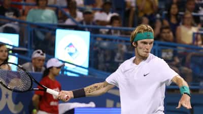 Rublev's Shoulder and Your Weekend Game: When Should You Play Through Sports Injury Pain?