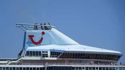 Crucero en el mar Mediterráneo, imagen representativa del artículo sobre salud mental tras trauma en viaje