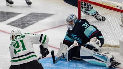 Jason Robertson Dallas Stars pelaa jääkiekkoa pudotuspeleissä 2023