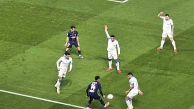 Quinten Timber in action for Marseille against PSG, February 2026
