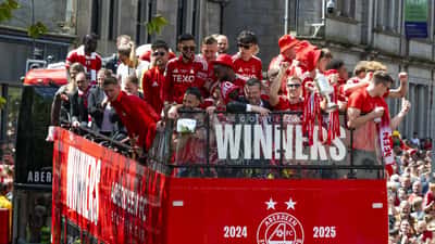 Aberdeen FC players celebrating winning the Scottish Cup in 2025