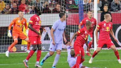 Ronald Araújo im FC-Barcelona-Trikot beim Testspiel gegen Red Bull Salzburg – Spielerrechte bei Leihen im Profifußball