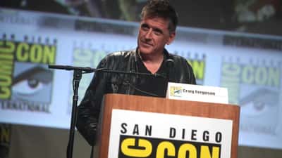 Craig Ferguson speaking at a public event, photographed by Gage Skidmore
