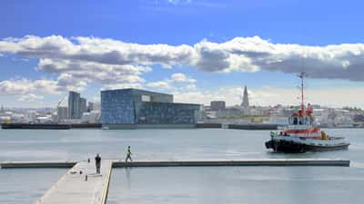 Hafnarsvæðið í Reykjavík með fiskibátar, CC BY-SA 2.0 Helgi Halldórsson
