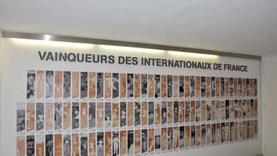 Roland Garros tennisterrein in Parijs, locatie waar Moïse Kouamé in 2026 de derde ronde haalde