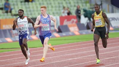 Owen Ansah beim 200-Meter-Sprint an der Europameisterschaft 2022, Startphase auf der Laufbahn