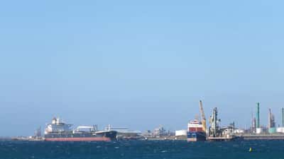1 in 6 Aussie Businesses Hit by Hormuz Crisis: The Contract Gaps Your Lawyer Should Have Caught
