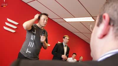 Elon Musk lors d'un événement public, photo de Tesla Owners Club Belgium