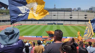 Jugadoras de Chivas Guadalajara en acción durante partido de Liga MX 2026