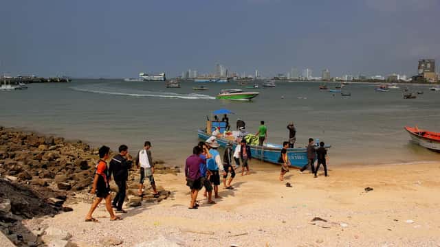 Pattaya-strönd og höfn í Tailand, suður-Asía