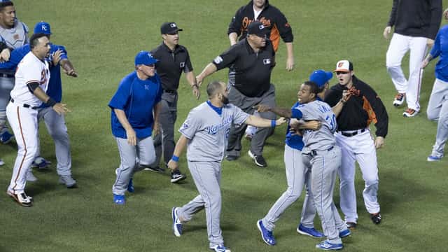 Jugadores de los Kansas City Royals en el campo durante un partido de béisbol de las Grandes Ligas 2026