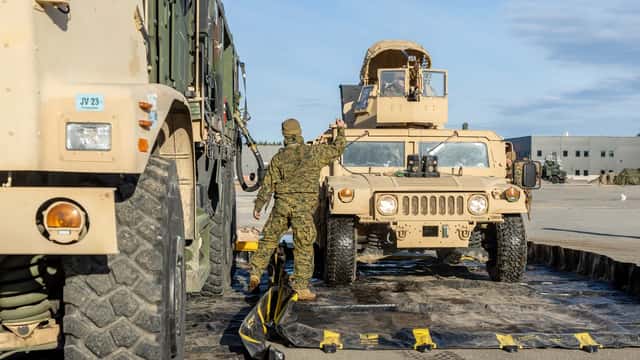 Militärövning med soldater och fordon under Aurora 26 i södra Sverige