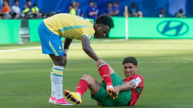 Vinicius Junior no duel com Achraf Hakimi no Mundial 2026, Brasil contra Marrocos, junho de 2026