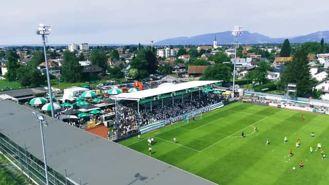 Luftaufnahme des Reichshofstadions in Lustenau, Vorarlberg – Heimstätte von SC Austria Lustenau