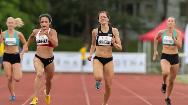 Yleisurheilijat kilpailevat radalla Leichtathletik Gala Linz -kisassa