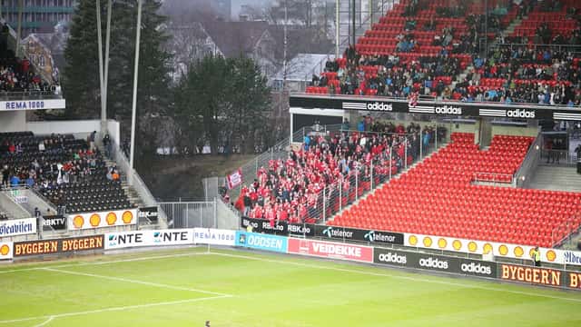 Brann-supportere som bortelag på Lerkendal stadion under Brann–Rosenborg