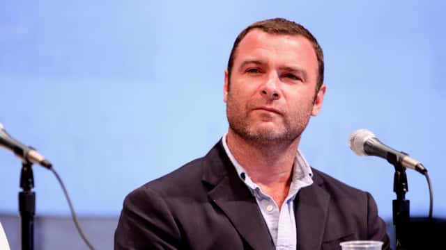 Liev Schreiber actor hospitalizado por cefalea severa, cuándo el dolor de cabeza es una emergencia médica