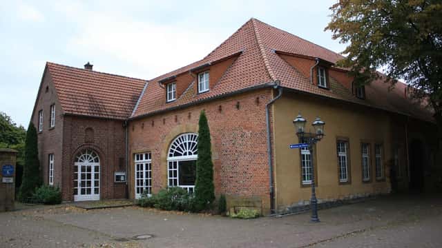 Klosterhof Marienfeld in Harsewinkel – Symbol für die Geschichte der Klosterstraße und Anliegerrechte bei Bauarbeiten