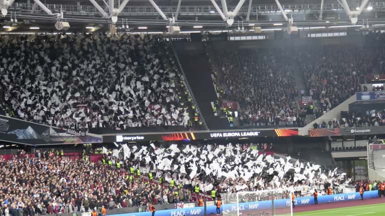Eintracht Frankfurt Fans im Stadion
