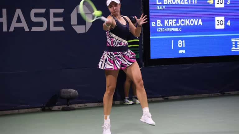 Barbora Krejčíková, tenista checa, durante un partido del US Open 2023