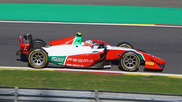 Kimi Antonelli in racepak bij Formule 2 race op Spa-Francorchamps 2024