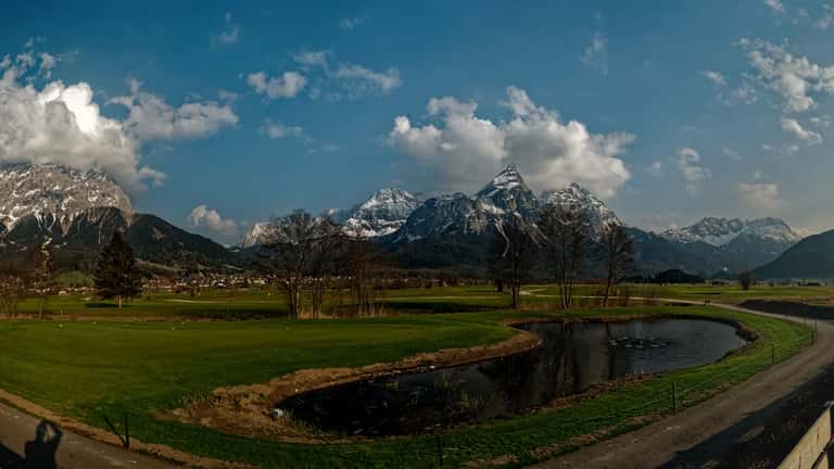 Panoramablick auf Lermoos und das Wettersteingebirge in Tirol