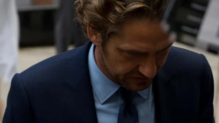 Gerard Butler lors d'un événement, illustrant la longévité physique des acteurs d'action hollywoodiens