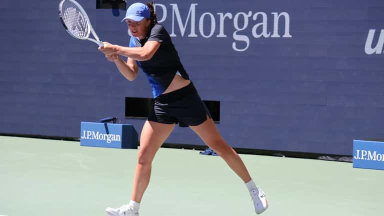 Iga Świątek competing at a WTA tournament, capturing the on-court intensity behind the athlete prize money story