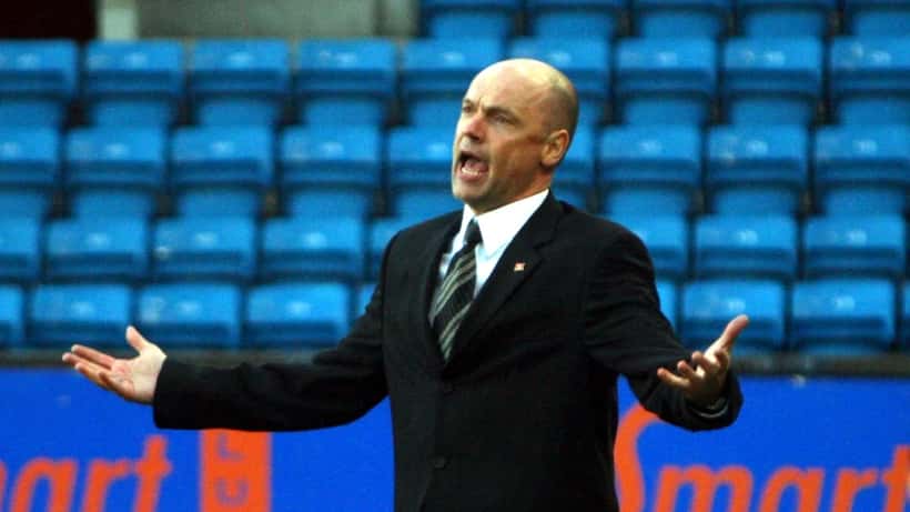 Uwe Rösler, Trainer des VfL Bochum, an der Seitenlinie