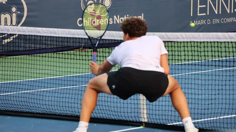 Ben Shelton beim Tennisturnier in Aktion auf dem Court