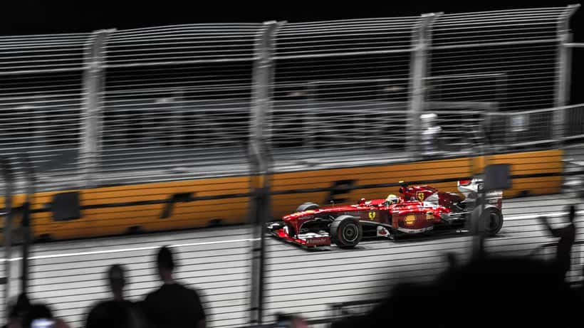 Monoposto Ferrari al Gran Premio di Singapore di Formula 1, simbolo del mercato competitivo dei piloti 2026