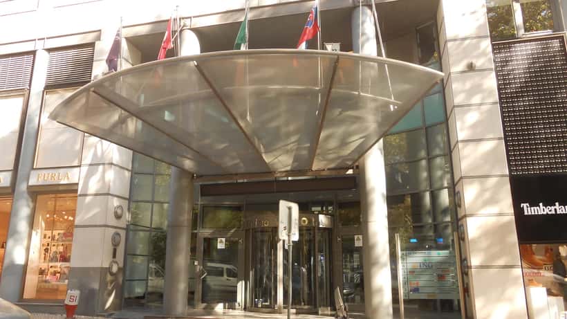 Edifício comercial na Avenida da Liberdade em Lisboa, centro financeiro de Portugal