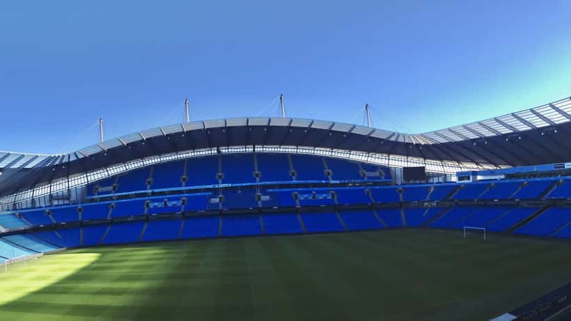 Vista externa do Etihad Stadium, estádio do Manchester City em Manchester, Reino Unido