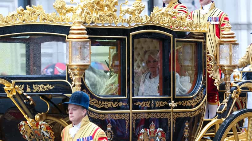Kong Charles III i kongelig procession ved kroningen, 6. maj 2023 i London