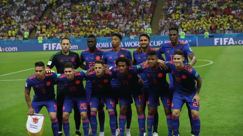 Juan Fernando Quintero em ação pela seleção colombiana na Copa do Mundo 2018, jogador que compete com histórico de arritmia cardíaca