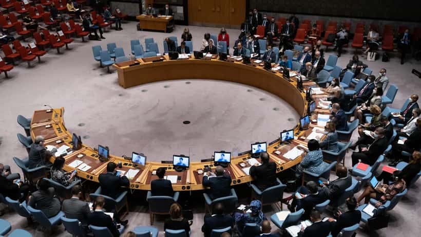 Delegados en una sesión del Consejo de Seguridad de la ONU durante debate diplomático entre Estados Unidos y Francia en 2026