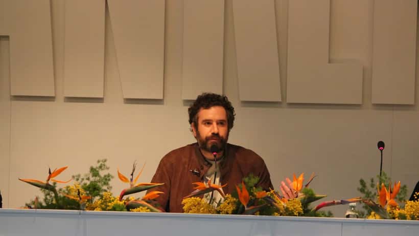 Tommaso Paradiso sul palco durante il Festival di Sanremo 2026