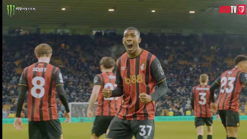 Rayan celebra sua primeira assistência na estreia pelo AFC Bournemouth após transferência histórica de €35 milhões do Vasco