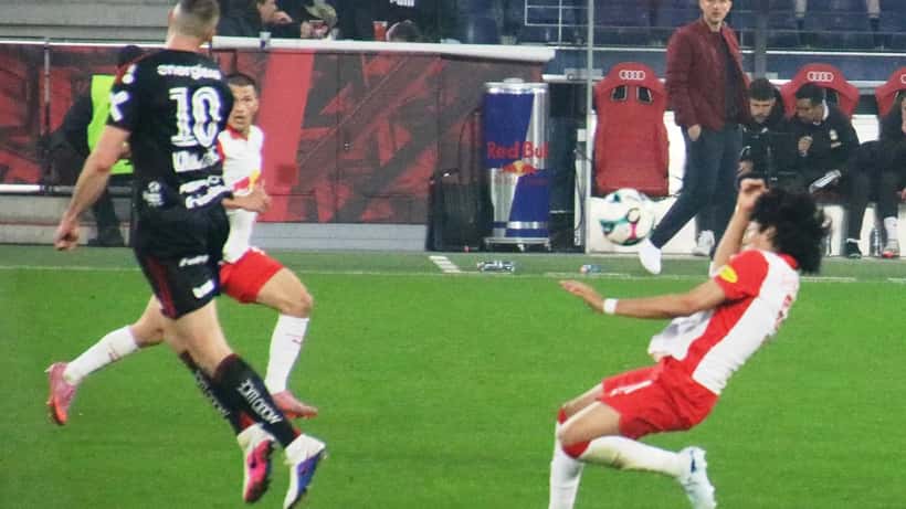LASK-Spieler im österreichischen Bundesliga-Einsatz 2026, symbolisch für Saša Kalajdžićs Comeback